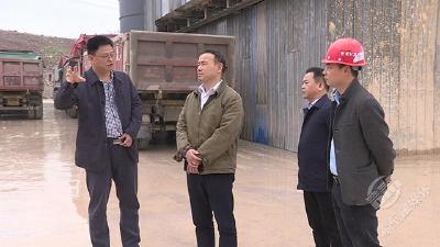 市领导调研工业经济多点支撑工作  