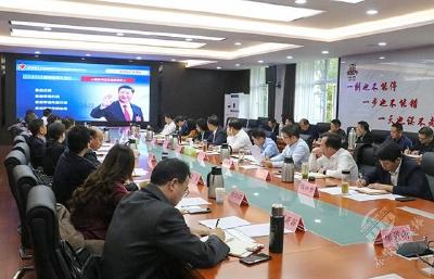 董方平主持召开市委常委会（扩大）会议