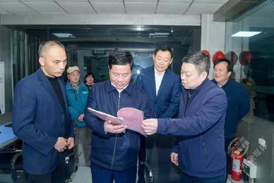 压实责任 做实工作 确保全国两会期间广播电视安全播出高效运行 张世华深入赤壁调研检查指导广播电视安全播出和安全生产工作  