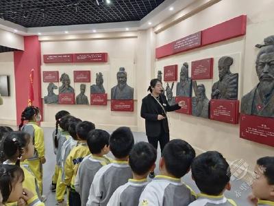 研学博物馆 乐趣春日游|市实验幼儿园：萌娃博物馆里“找呀找呀找朋友”