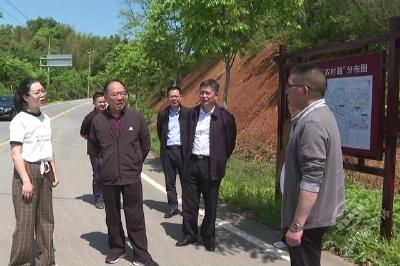 江西萍乡安源区政协来赤壁市考察学习美丽乡村公路建设工作