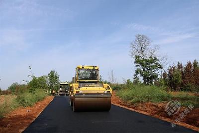 赤壁：加快农村公路建设 让山村焕发新活力