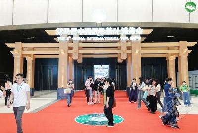 赤壁青砖茶亮相第五届中国国际茶叶博览会