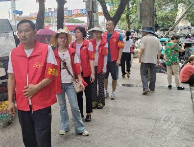 赤马港大桥社区开展治安巡逻志愿服务活动