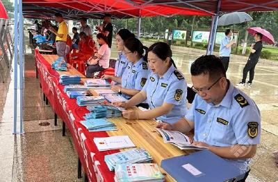 赤壁市市场监督管理局开展防范非法集资宣传月活动