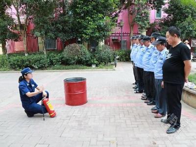 赤壁：消防宣传进小区 助力打造安全家园