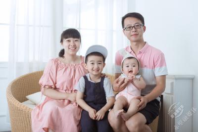 【先进典型】(59)“最美家庭”——李杰 万薇：用心陪伴 因爱成长