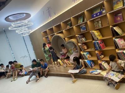 赤壁图书馆：自助服务惠民众 承载书香再启航