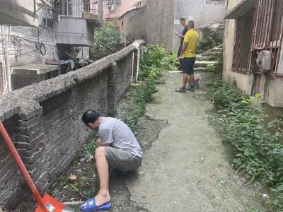 赤马港大桥社区：清理辖区垃圾 共建美好环境