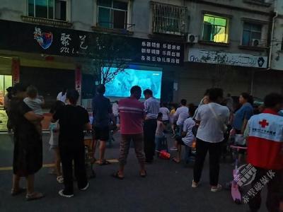 赤马港汪家堡社区：红色电影进小区 暖心服务入民心