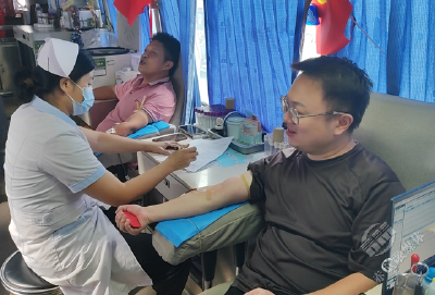 和尚岭社区积极参加无偿献血活动