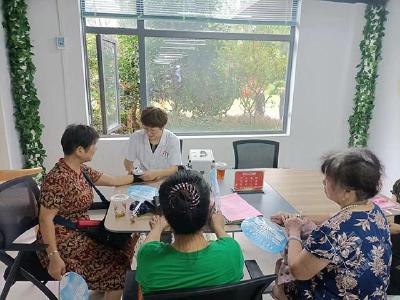 赤马港河北街社区：便民活动进小区 志愿服务送清凉