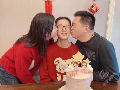 咸宁市文明家庭 | 杨光家庭：警察护士伉俪情深 包容理解幸福家庭