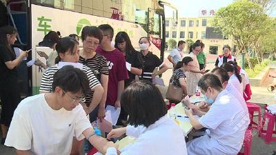 赤壁市实验中学华舟校区近百名教师 收到“健康”大礼包