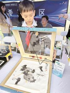 武汉中小学“创客集市”展出许多金点子