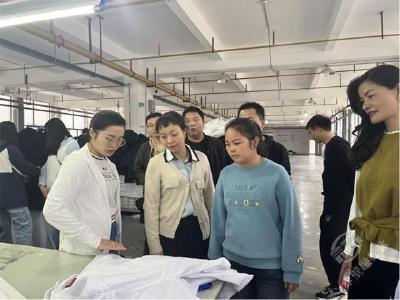 官塘驿镇组织年轻干部开展调研实践活动