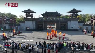 2023年10月22日【中新视频】湖北赤壁：三国赤壁古战场“品”三国