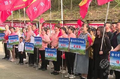 市冬泳协会开展“中国·赤壁第十二届畅游陆水湖”活动