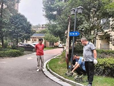 赤马港龙翔山社区：维修路灯添光明 照亮小区暖人心