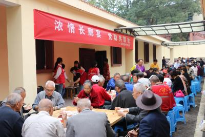 微视丨赤壁市华舟社区、铁山社区携手举办重阳节敬老活动