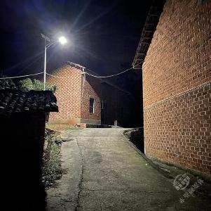 神山镇：镇区背街小巷实现路灯全覆盖