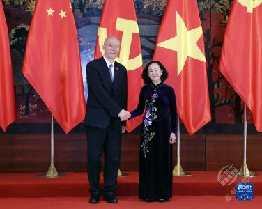 蔡奇同越共中央政治局委员、中央书记处常务书记张氏梅举行会谈