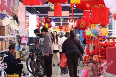 年宵花提前升温 假期变身“年货档”  元旦消费市场满满都是“过年味”