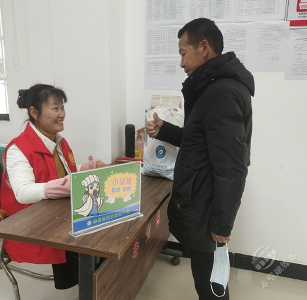 神山镇：帮代办有“小诸葛” 便民服务您省心