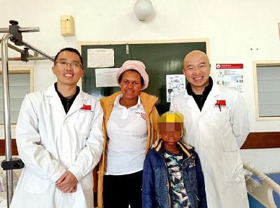 中国第17批援助莱索托医疗队，手术在当地开创多个第一 非洲患儿母亲给湖北医生视频拜年