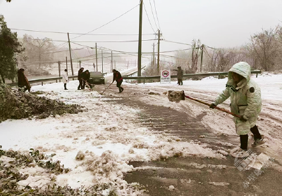 中伙铺镇：浴雪鏖战暖寒冬 全力以赴保安全