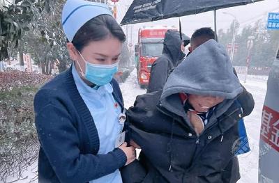 赤壁市人民医院：顶风冒雪打通生命救助绿色通道！