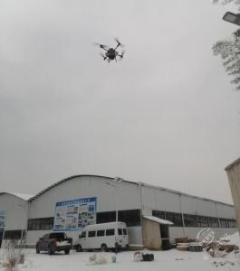 空中“出击”！无人机撒盐融雪保养殖安全