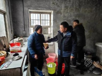 市委宣传部积极开展“扫雪破冰暖新春”活动