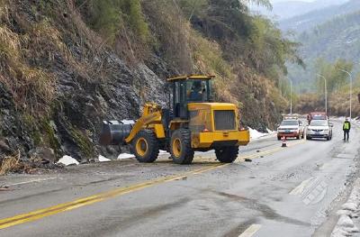 赤壁交投集团开展列养公路安全隐患排查 确保雪后道路安全运行