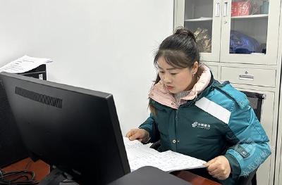 湖北赤壁：乘风破浪的“快递小妹”