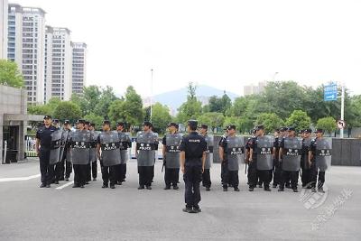 湖北赤壁：萌娃进警营 “警”彩入童心