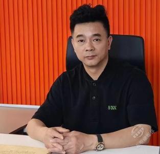 商界精英㉞ | 付柏成：用“爱”的名义 当好小个子女生的“大衣橱” 