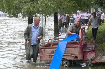 蒲圻街道：同心战雨情 抽排保畅通