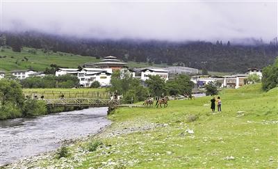 西藏林芝：绿水青山成为群众的“幸福靠山”