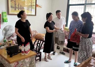 赤壁城发集团：酷暑送清凉 关怀暖童心