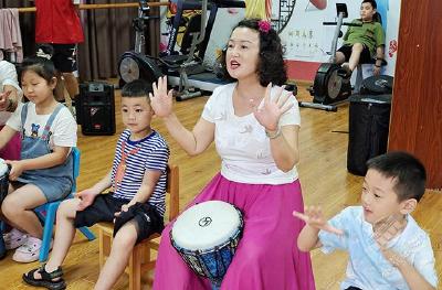 赤马港营里社区：手鼓敲起来 “托”出精彩