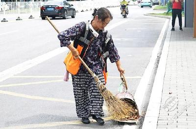 高温下的劳动者 ｜ 城市“美容师” 汗水擦亮“颜值”