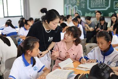 初心不改育桃李 深耕教坛踏歌行——记赤壁市第二实验小学教师邱晖