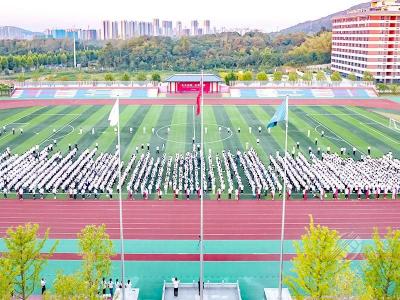 以青春之名 向祖国致敬 | 华师元一赤壁学校举行国庆升旗仪式