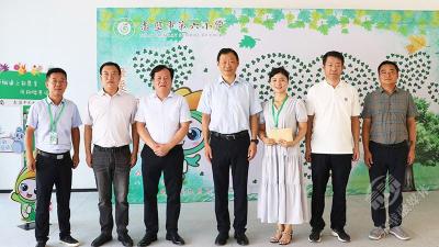 浓浓尊师意 深深重教情 董方平带队开展教师节走访慰问活动