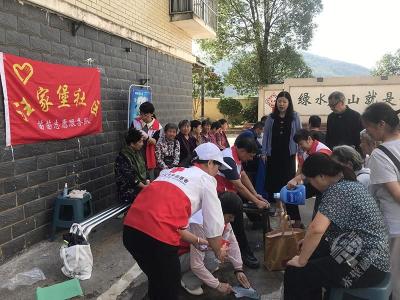 赤马港汪家堡社区：喜迎国庆 志愿同行