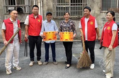 蒲圻街道铁山社区：邻里携手 共建美丽家园