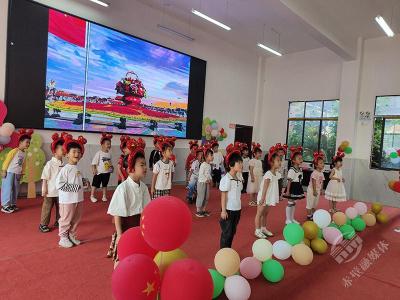 赤壁镇中心幼儿园：童心颂祖国，根植爱国情