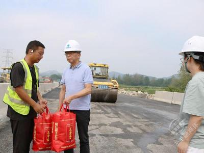 赤壁交投集团华祥路桥公司项目建设施工忙