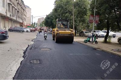 赤马港周画岭社区：道路“黑化”焕新颜